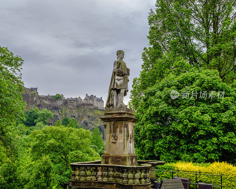 西王子街花园的艾伦·拉姆齐雕像(1685 -1758)。苏格兰